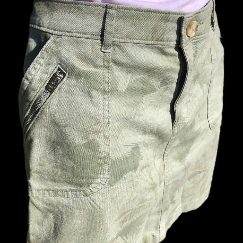 🛑CLEARANCE‼️ Hollister Palm Print Twill Skirt olive green size 9